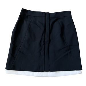Banana Republic contrast trim mini skirt
